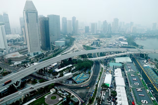 Formula One F1 - Singapore Grand Prix - Marina Bay Street Circuit, Singapore - October 8, 2026 General view of a wildfire smoke haze over the circuit ahead of the Singapore Grand Prix REUTERS/Edgar Su