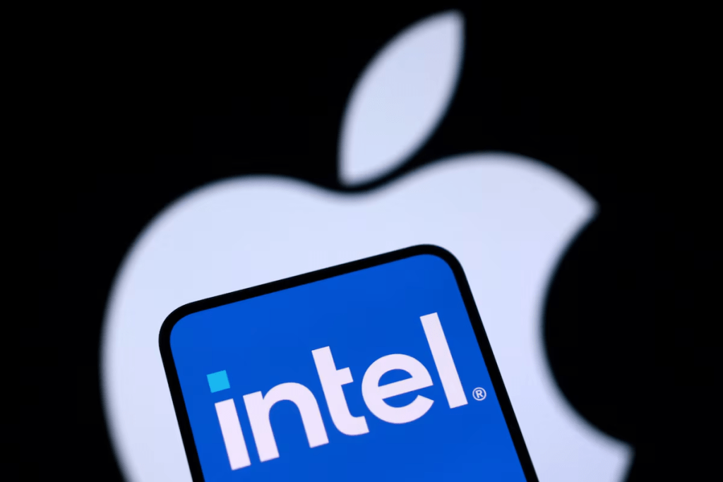 Intel and Apple logos are seen in this illustration taken September 24, 2025. REUTERS/Dado Ruvic/Illustration