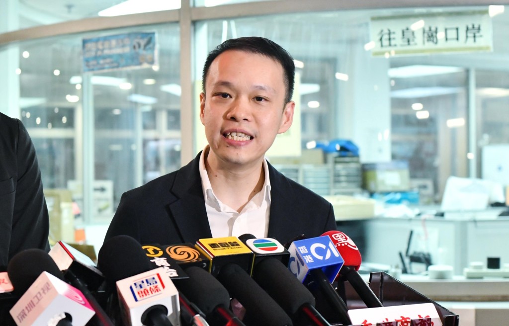 KMB operations director Kelvin Yeung Chun-wai said the company launched two daytime routes, B10 and B11, on Monday