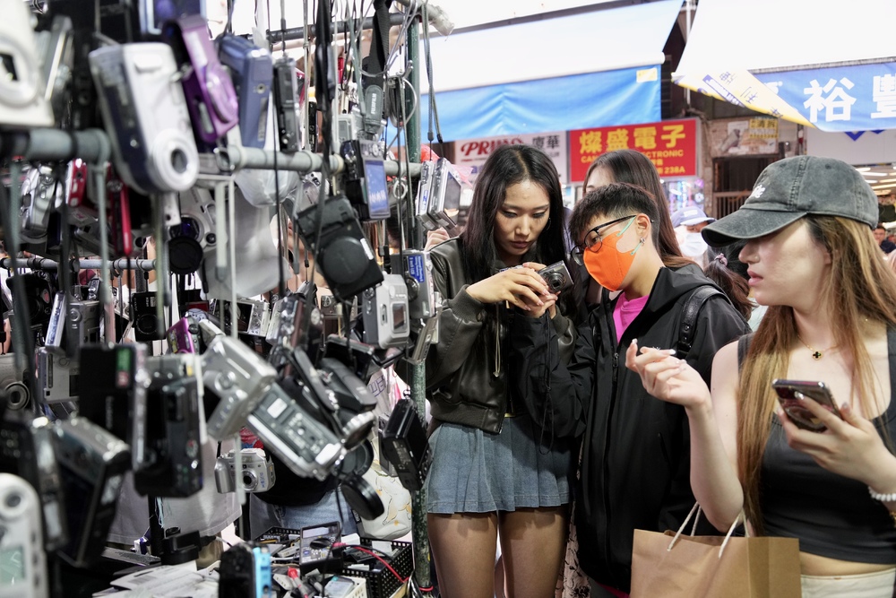 Some tourists go searching for vintage cameras in Sham Shui Po while others opt to visit M+ Museum. SING TAO Some tourists go searching for vintage cameras in Sham Shui Po while others opt to visit M+ Museum. SING TAO