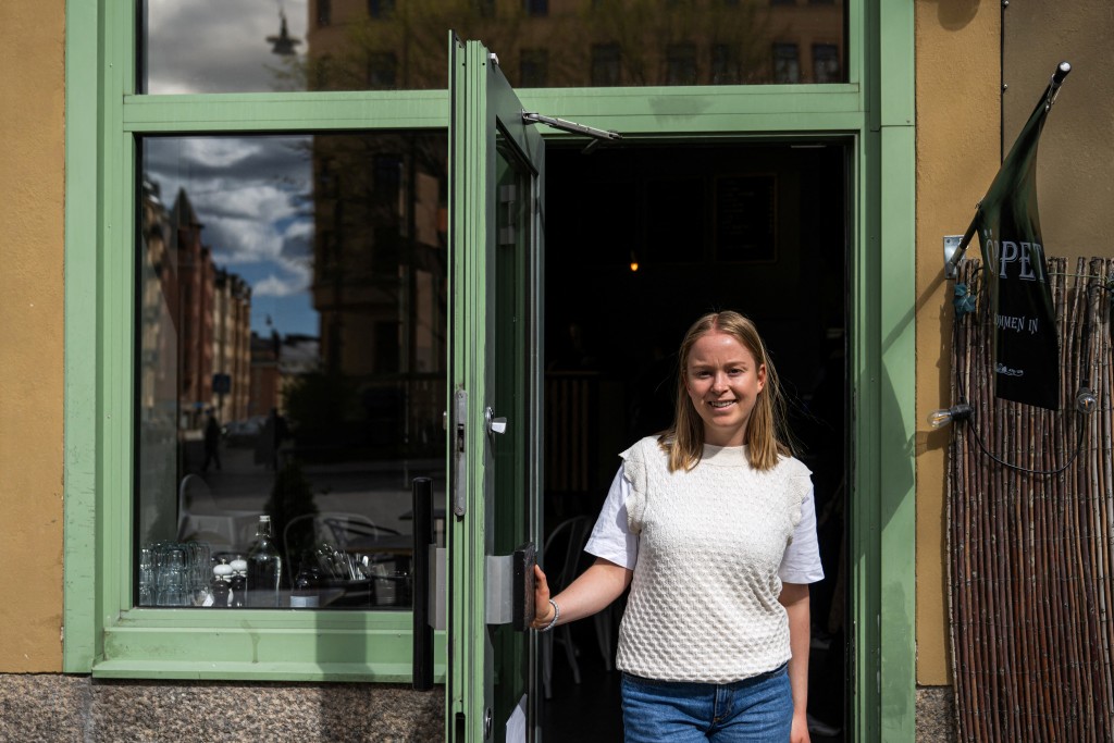 Photo by JONATHAN NACKSTRAND / AFP  Hanna Petersson of Andon Labs’ technical staff is pictured at the Andon Café in Stockholm on April 27, 2026.