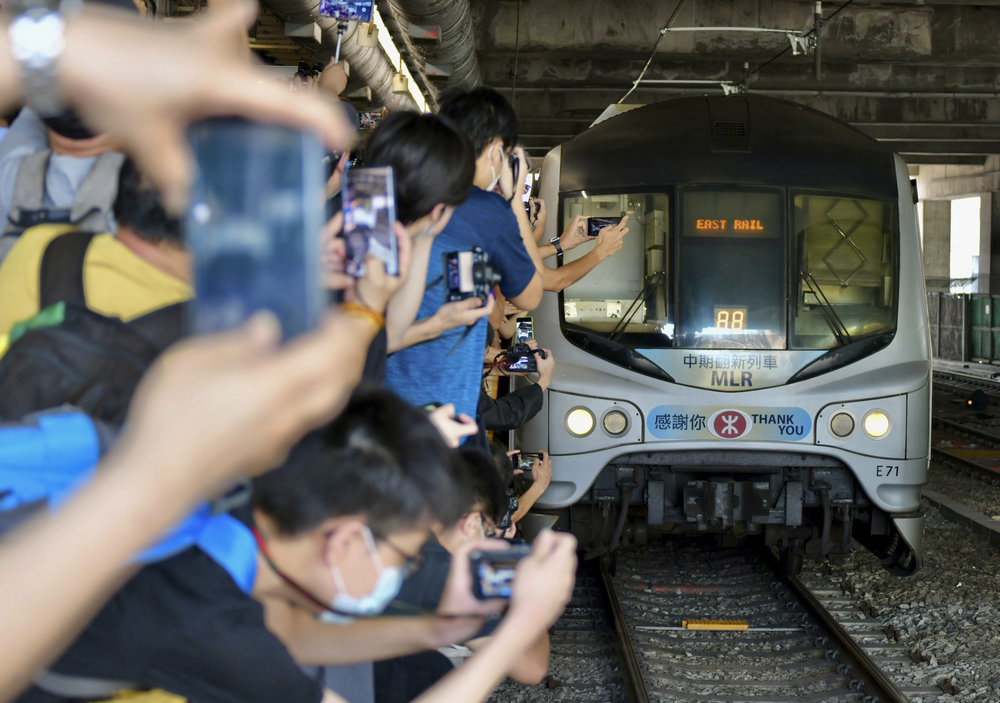 Rail fans bid farewell to the 'fly-head' MLR train. Rail fans bid farewell to the 'fly-head' MLR train.