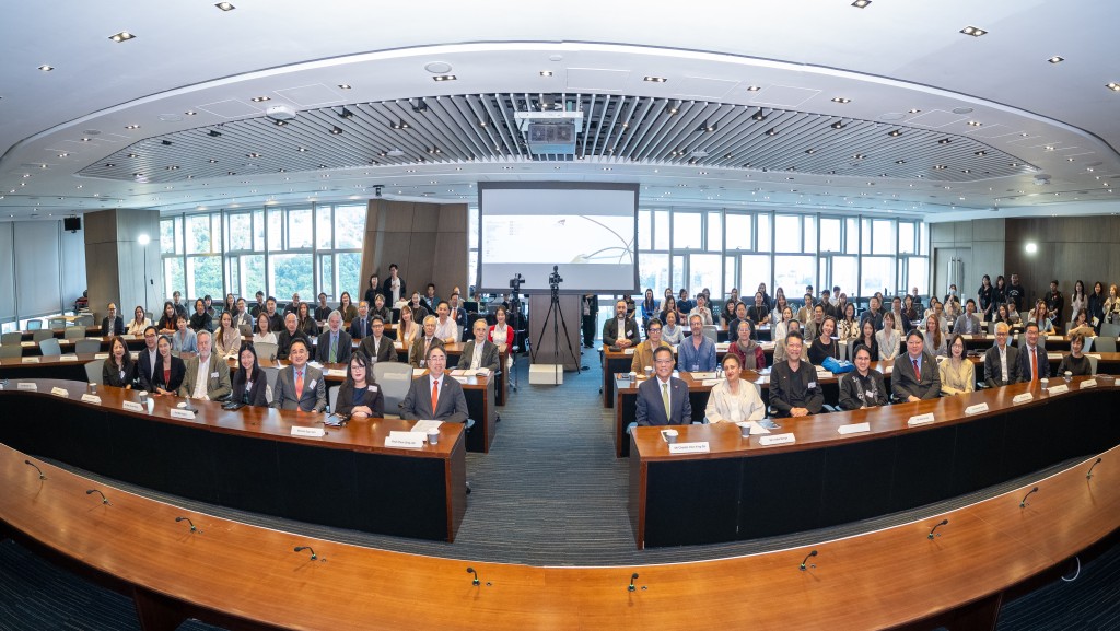 Officiating guests, cultural leaders and international scholars gather at City University of Hong Kong for the opening of the inaugural 10AFEST, celebrating the 10th anniversary of the Indra and Harry Banga Gallery.