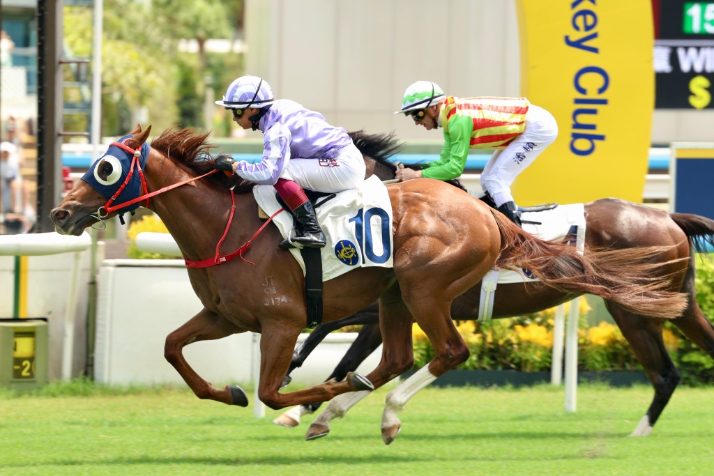 Alexis Badel starts the day with a classy ride aboard My Flying Angel (Sing Tao) 