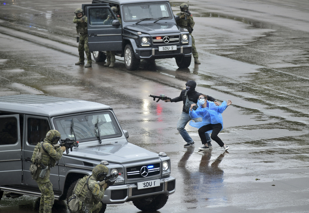 Officers engage in counter- terrorism exercises. SING TAO