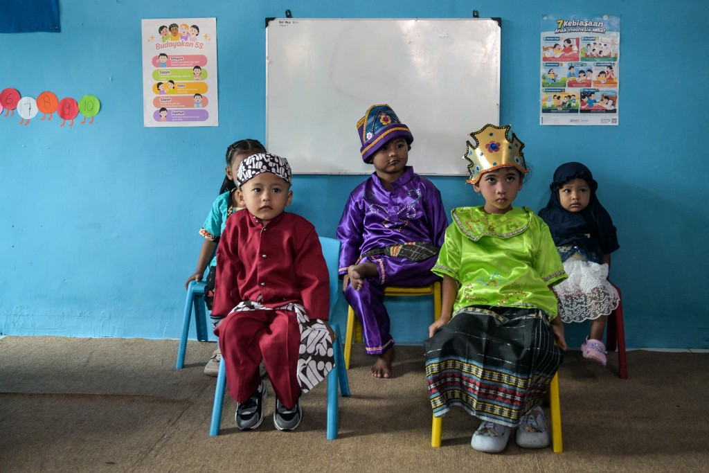 Photo by JUNI KRISWANTO / AFP  This photo taken on May 6, 2026 shows children waiting their turn to receive the measles-rubella vaccine as part of the governments health program to combat childhood diseases in Surabaya.