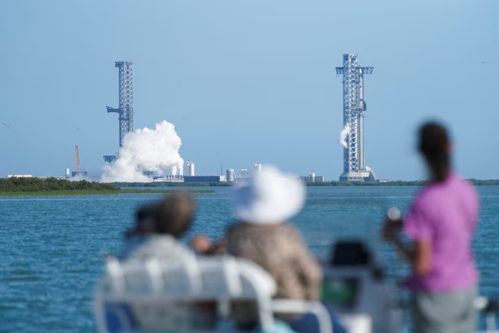  SpaceX Starship V3 sits at the launch pad for the twelfth test flight of the Starship program, as seen from Port Isabel side, Texas, U.S. May 21, 2026. REUTERS/Gabriel V. Cardenas