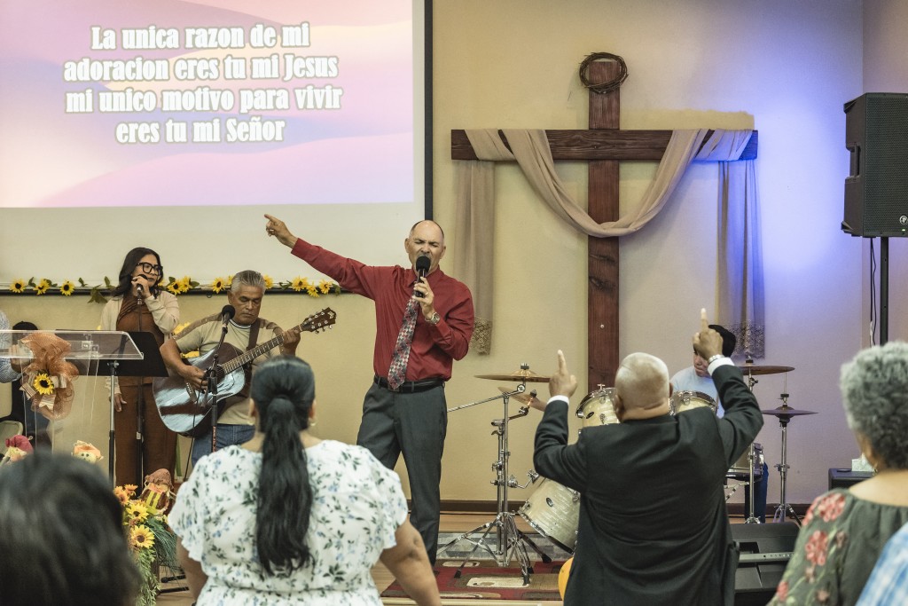 Photo by OLIVIER TOURON / AFP Pastor Jose Manuel Castro (C) leads the mass at Iglesia Getsemani church in San Luis, Yuma County, Arizona, October18, 2026.