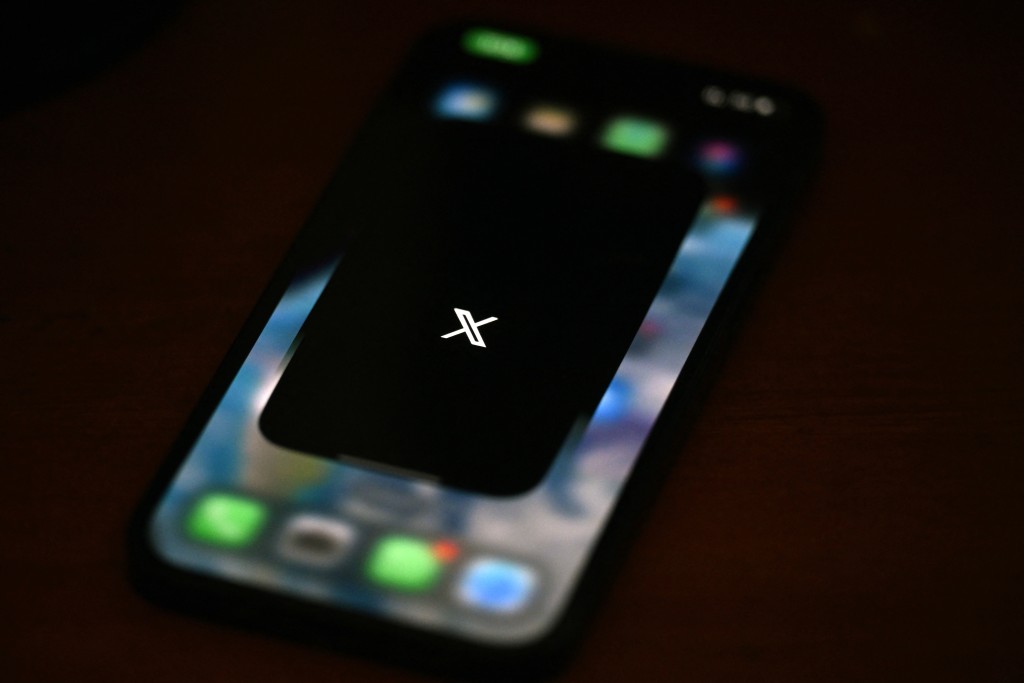 Photo by MAURO PIMENTEL / AFP  This photo illustration shows the social media platform X (former Twitter) app on a smartphone in Rio de Janeiro, Brazil on September 18, 2024.