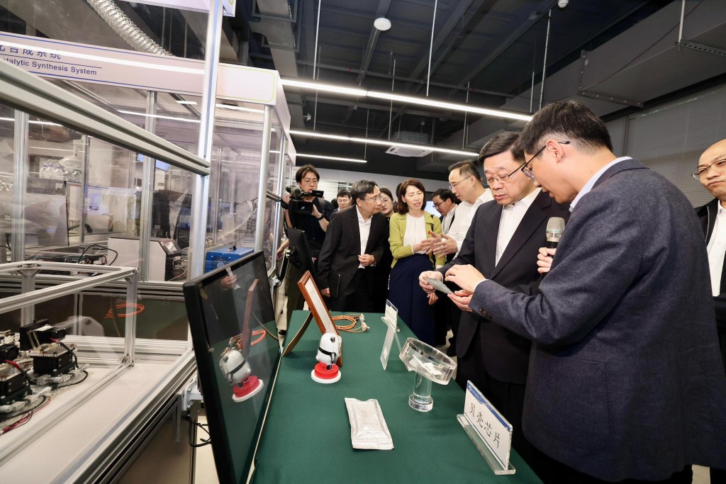 John Lee visits Zhejiang University-Hangzhou Global Scientific and Technological Innovation Center