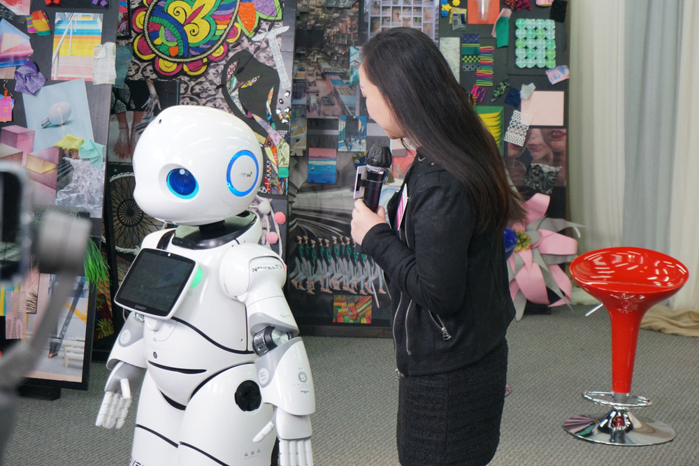 Building a smart mall with robotics solution