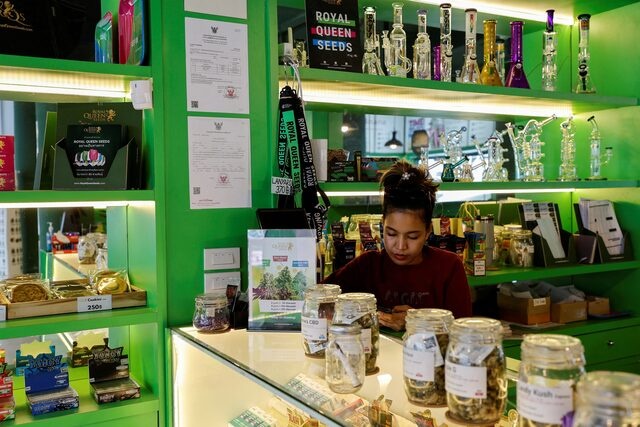 An employee waits for clients at Royal Queen Seeds, a cannabis shop next to the venue of the Asia-Pacific Economic Cooperation (APEC) Summit in Bangkok, Thailand November 17, 2022. REUTERS/Jorge Silva/File Photo