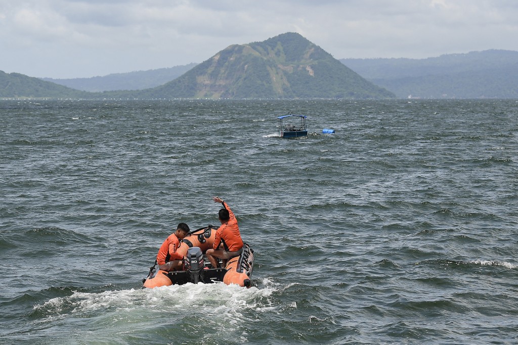 Philippine coast guard personnel prepare to depart to the site where the bodies of cockfighters were allegedly dumped, in Lake Taal off Talisay town, Batangas province, South of Manila on July 10, 2025. (Photo by Ted ALJIBE / AFP)