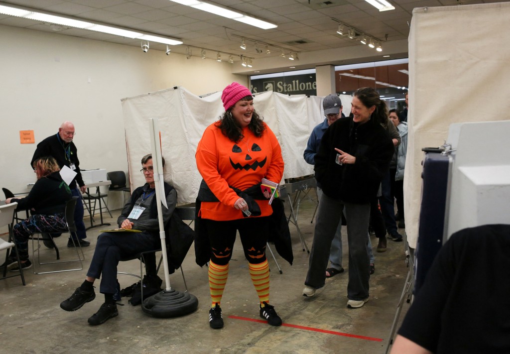 Angela Walters waits in line to vote in the congressional midterm election at a polling station at Midtown Mall in Anchorage, Alaska, US, October 30, 2026. REUTERS/Emily Mesner