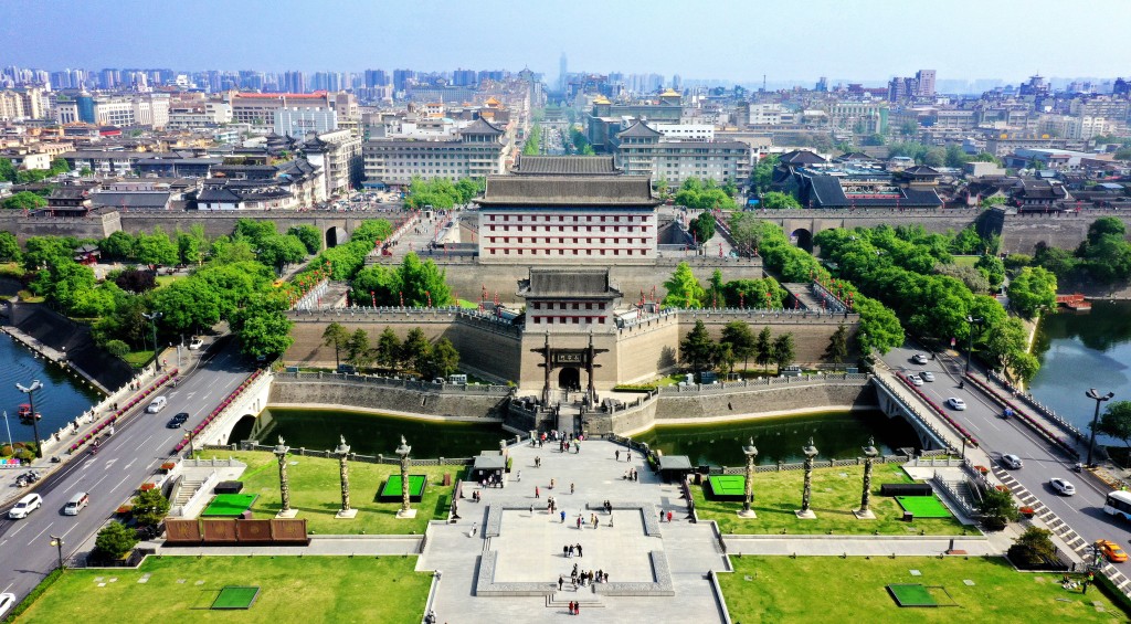 This photo shows the Yongning Gate in Xi'an, northwest China's Shaanxi Province, April 25, 2023. As the provincial capital of northwest China's Shaanxi Province, Xi'an, with a history of over 3,100 years, has served as the capital city for 13 dynasties of China. (Xinhua/Liu Xiao)