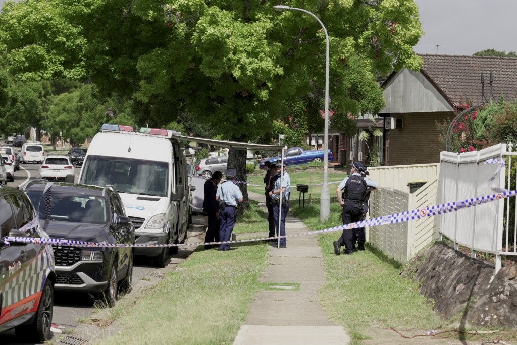 FILE PHOTO: Police officers stand guard outside the house of the suspects of a shooting incident on a Jewish holiday celebration at Bondi Beach, in Bonnyrigg, Sydney, Australia, December 15, 2025. REUTERS/Alasdair Pal/File Photo