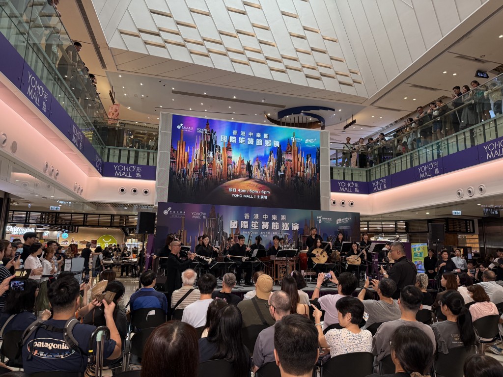 YOHO MALL was transformed into a concert hall, drawing a full house. YOHO MALL was transformed into a concert hall, drawing a full house.