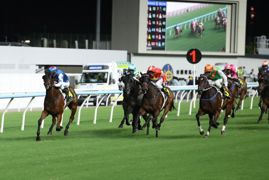 Zac Purton darts up the inside to score aboard Sunday's Serenade for Jamie Richards who rated the ride highly. Sing Tao.