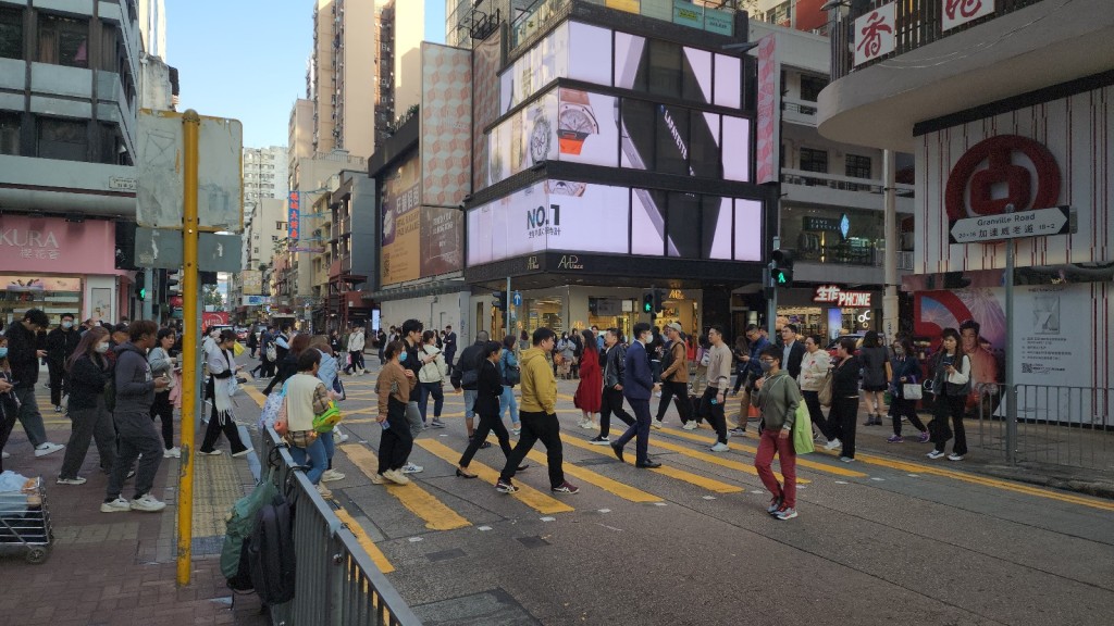 The average account balance of each scheme member is estimated to reach about HK$306,749. SING TAO