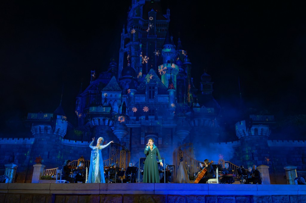 Salonga performed "Let It Go" from Frozen (2013). 