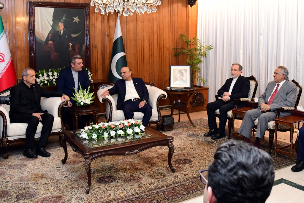 Photo by - / PAKISTAN'S PRESIDENT HOUSE / AFP  This handout photograph taken on June 23, 2026, and released by Pakistan's President House shows Pakistan's President Asif Ali Zardari (C) and Foreign Minister Ishaq Dar (R) attending a meeting with Iran's President Masoud Pezeshkian (L) and Foreign Minister Abbas Araghchi (2R) in Islamabad amid the US-Iran peace talks.