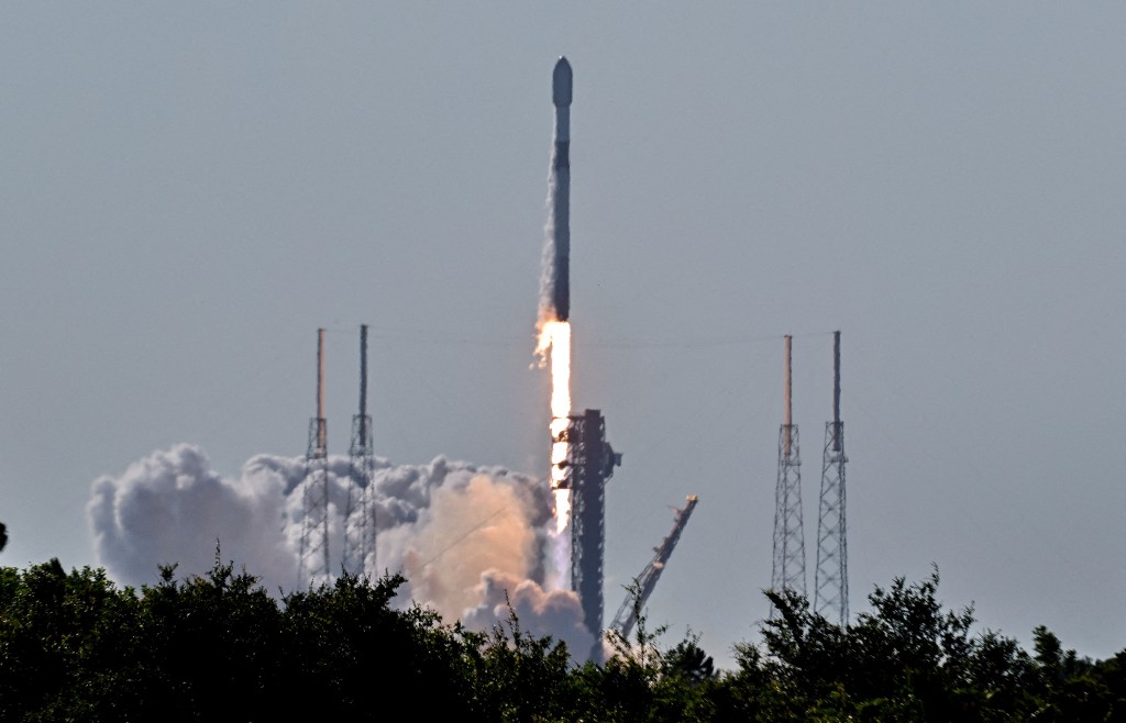 A SpaceX Falcon 9 rocket carrying a payload of Starlink v2-mini satellites lifts off from Space Launch Complex 40 at the U.S. Space Force Station in Cape Canaveral, Florida, U.S. June 10, 2025. REUTERS