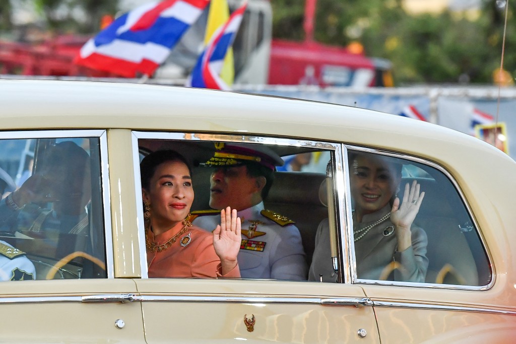 Thailand's King Maha Vajiralongkorn (C), Queen Suthida (R) and Princess Bajrakitiyabha Mahidol (2nd L) wave to supporters on arrival at the Grand Palace in Bangkok on November 1, 2020. The Thai king's eldest daughter Princess Bajrakitiyabha Mahidol, who has been gravely ill in hospital for more than two years, has suffered a severe blood infection, the palace said August 15, 2025. (Photo by Lillian SUWANRUMPHA / AFP)