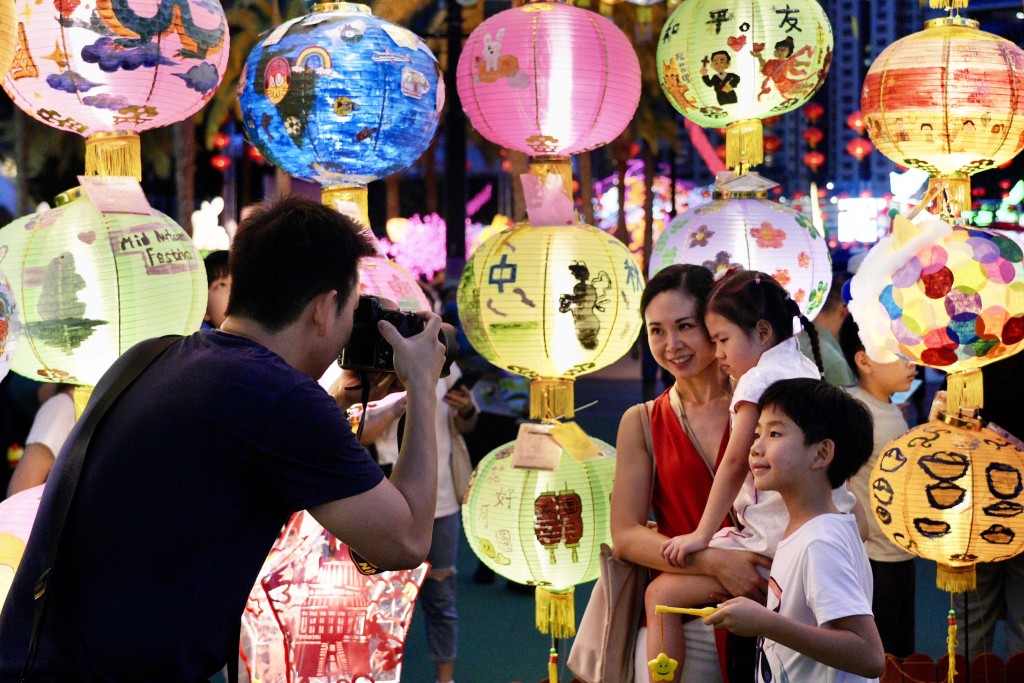Many people celebrate Mid-Autumn Festival with family and friends by admiring the moon, eating mooncakes and carrying lanterns.