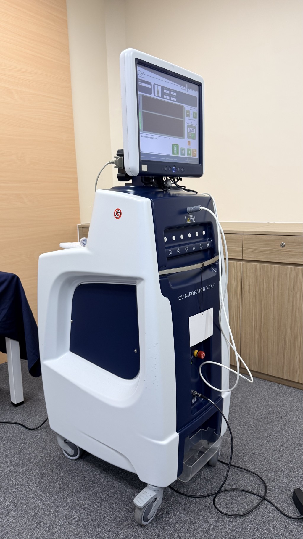 The new technology uses brief electric pulses to create temporary microscopic pores in cell membranes, improving drug uptake by at least 750-fold while allowing lower doses and enhancing treatment safety. The new technology uses brief electric pulses to create temporary microscopic pores in cell membranes, improving drug uptake by at least 750-fold while allowing lower doses and enhancing treatment safety.