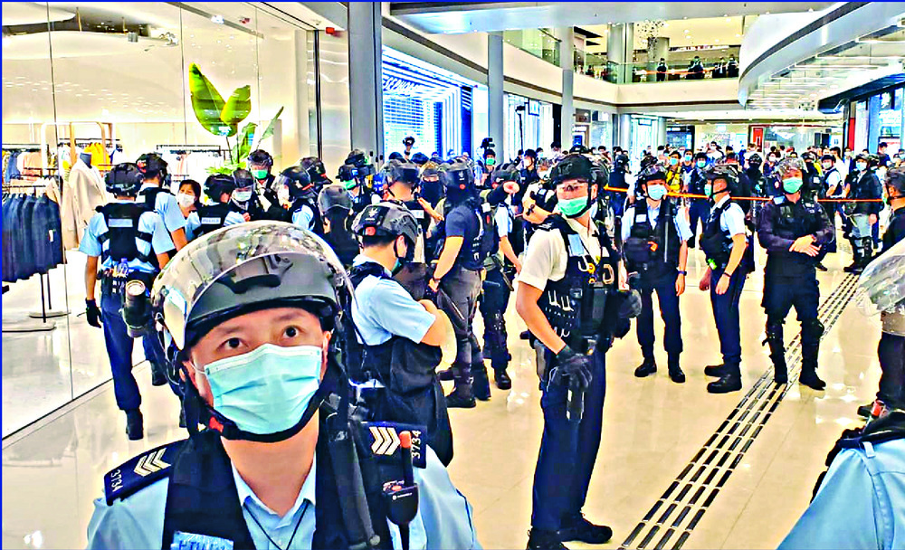 Officers keep an eye out for gathering ban violators at IFC mall. Officers keep an eye out for gathering ban violators at IFC mall.