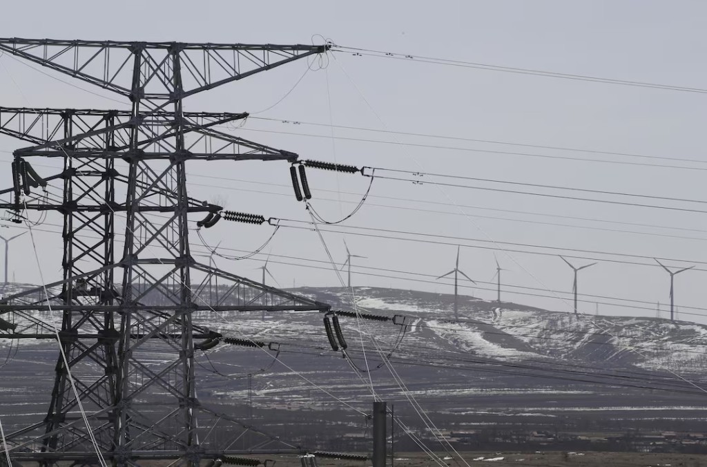 Power lines and wind turbines are pictured at a wind and solar energy storage and transmission power station of State Grid Corporation of China, in Zhangjiakou of Hebei province, China, March 18, 2016. REUTERS/Jason Lee/File Photo