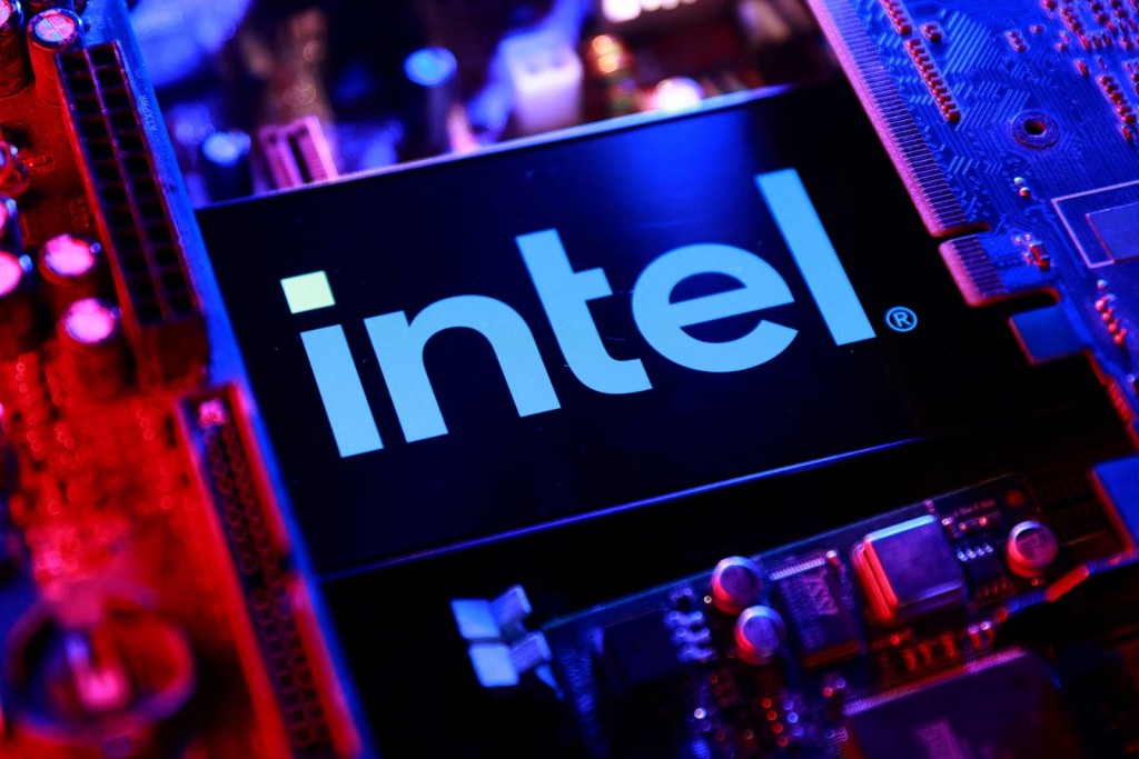 An Intel logo and a computer motherboard appear in this illustration taken August 25, 2025. REUTERS