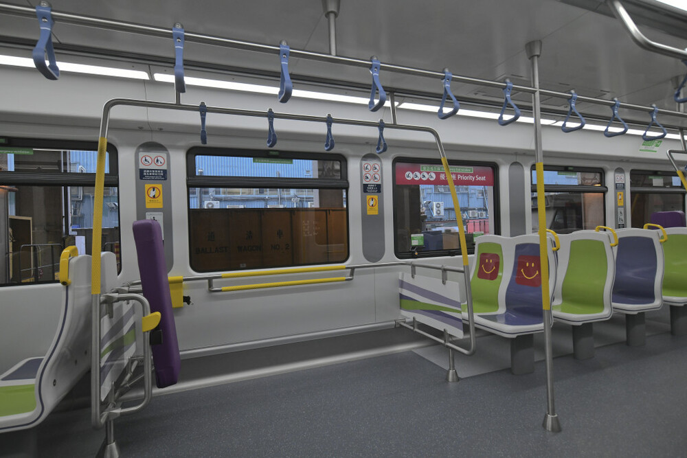 The Phase 5 LRVs are furnished with an improved LED lighting system to enhance saloon ambience and more passenger seats (compared with Phase-2 LRVs). The handrail and strap hanger arrangements are also improved.