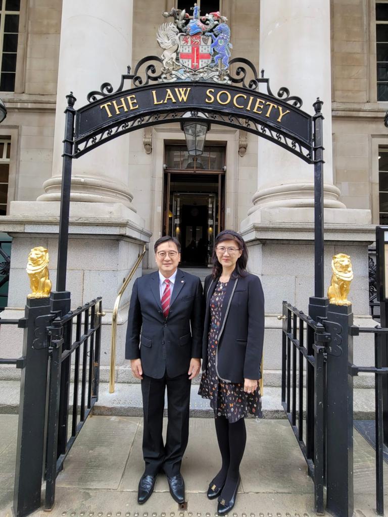 Chan Chak-ming (L) Melissa Kale Pang (R) Chan Chak-ming (L) Melissa Kale Pang (R)