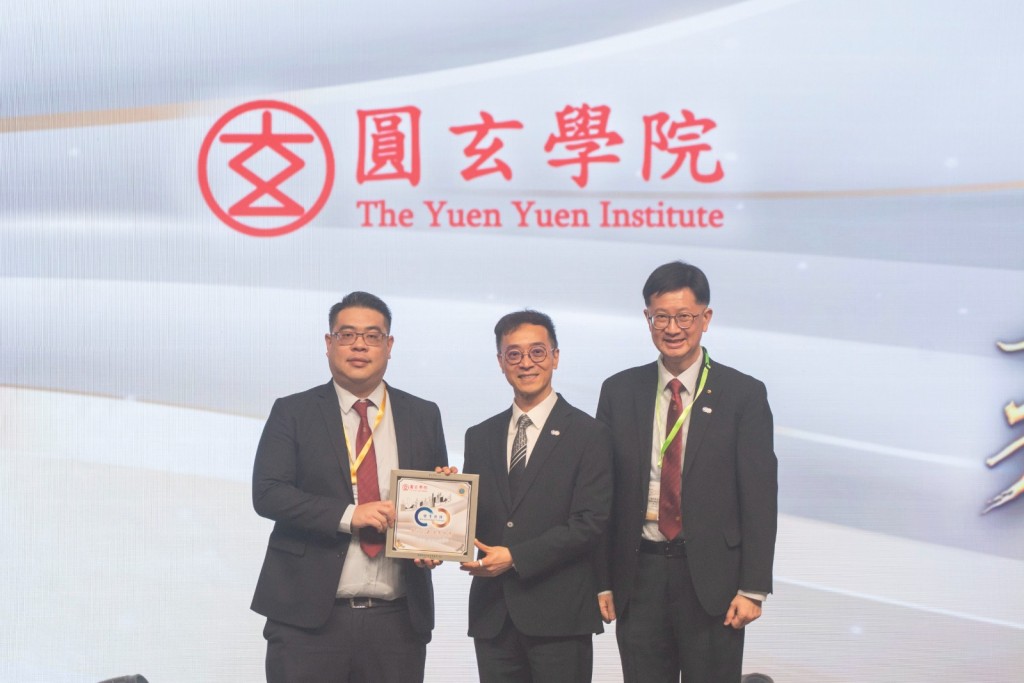 The commissioner of correctional Services, Wong Kwok-hing, expresses gratitude to the Yuen Yuen institution for supporting the scheme. The commissioner of correctional Services, Wong Kwok-hing, expresses gratitude to the Yuen Yuen institution for supporting the scheme.