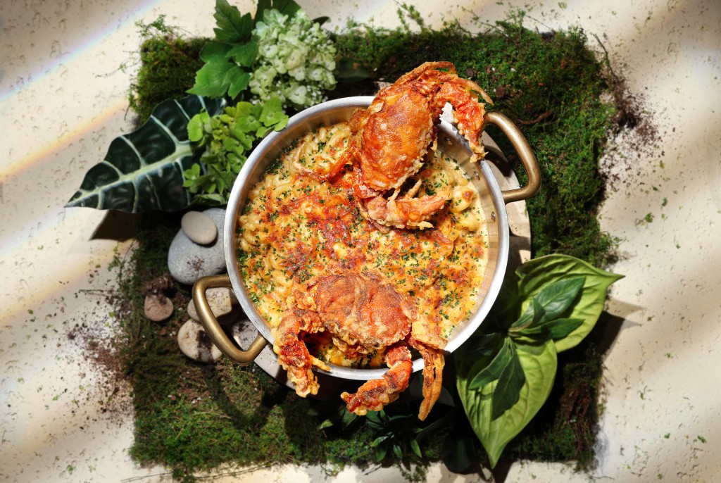 Black Pepper Crab Macaroni.