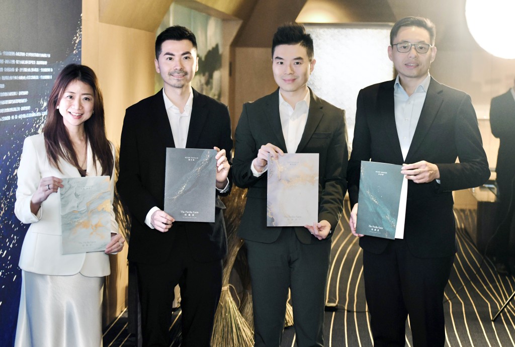 Cannas Ho(first left)