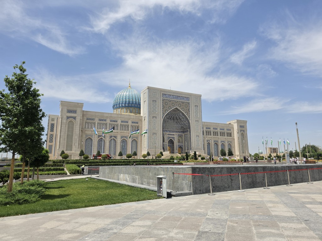 A turquoise dome crowns the Qur’an Hall, the architecture of which draws inspiration from famous Islamic schools, mosques, and mausoleums in Uzbekistan.