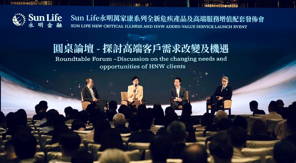 Mr Chak Man Lai, Raymond, Managing Partner of Chak & Associates LLP (first on the right), Mr Lee Man Ko, Travis, Tax Partner of KPMG (second on the right), Ms Christine Yeung, General Manager, Life and Health of Sun Life (second on the left), and Mr Tsui Wing Keung, Danny, Executive Director of Vistra (Tricor) (first on the left) shared their views on the changing needs and opportunities of high-net-worth clients. Mr Chak Man Lai, Raymond, Managing Partner of Chak & Associates LLP (first on the right), Mr Lee Man Ko, Travis, Tax Partner of KPMG (second on the right), Ms Christine Yeung, General Manager, Life and Health of Sun Life (second on the left), and Mr Tsui Wing Keung, Danny, Executive Director of Vistra (Tricor) (first on the left) shared their views on the changing needs and opportunities of high-net-worth clients.