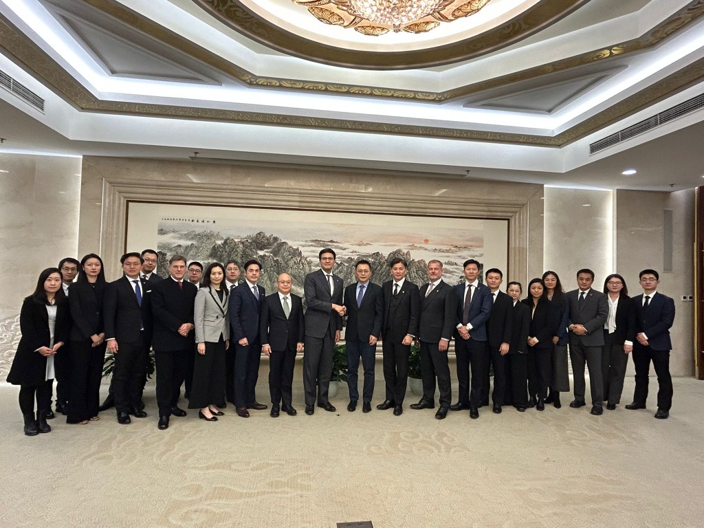 The 11th from right is Qi Dahai, Deputy Director General, Ministry of Foreign Affairs. 