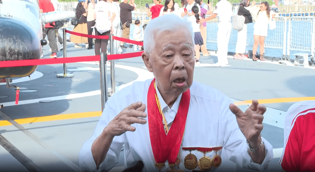 Chinese naval fleet welcomes WWII veterans during Hong Kong port visit