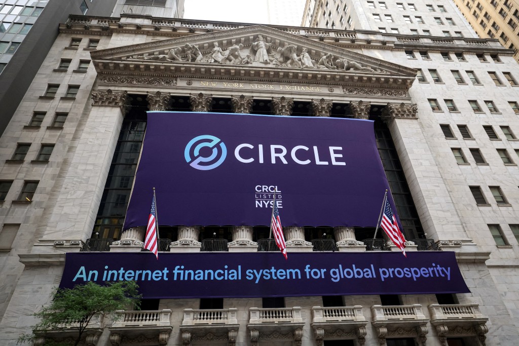 A banner for Circle Internet Group, the issuer of one of the world? biggest stablecoins, hangs on the front of the New York Stock Exchange (NYSE) to celebrate the company? IPO in New York City, U.S., June 5, 2025.  REUTERS/Brendan McDermid/File Photo