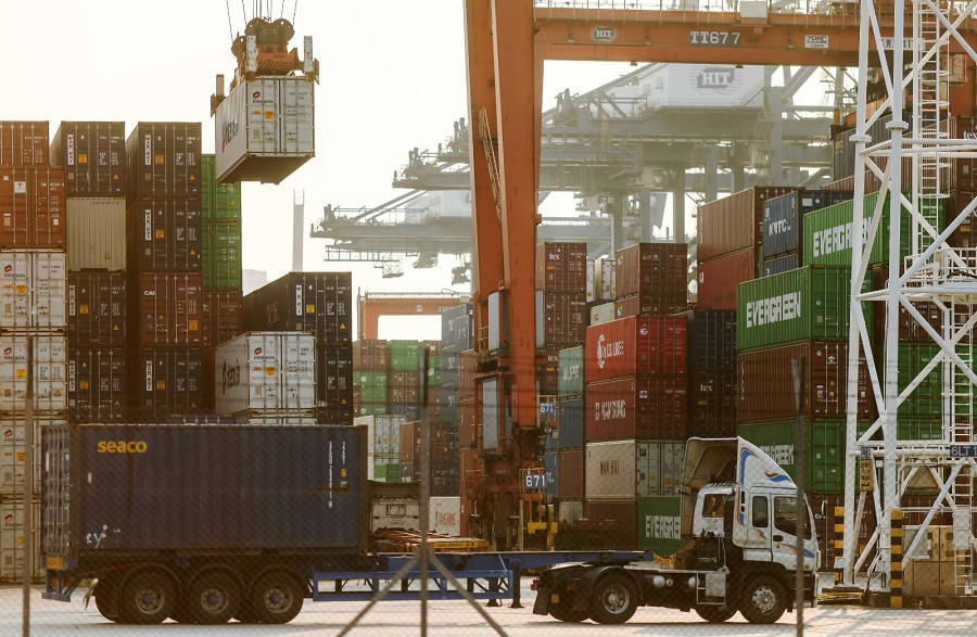 March exports to both the mainland and the US rose prominently in March. SING TAO