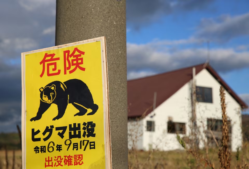 A sign warns of a nearby bear sighting in Takikawa, Hokkaido Prefecture, Japan October 17, 2024. REUTERS/Sakura Murakami/FIle Photo