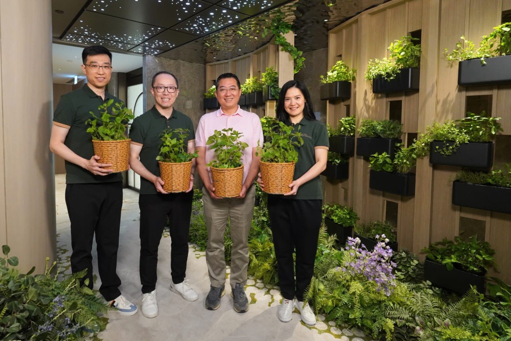Deputy managing director of CR Land (Overseas) Jeffrey Sy, (second from left); CR Land (Overseas) sales and marketing director Kong Jian (left); sales and marketing director of CR Land (Overseas), Cen Feifei (right)