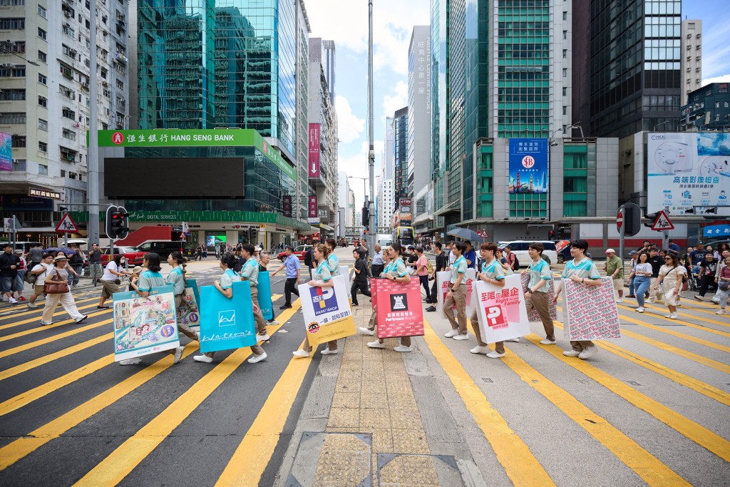 To celebrate the grand opening of the Heritage Concept Store, Watsons brought a surprise street flash mob performance to the Nathan Road area in Mong Kok and Yau Ma Tei. To celebrate the grand opening of the Heritage Concept Store, Watsons brought a surprise street flash mob performance to the Nathan Road area in Mong Kok and Yau Ma Tei.