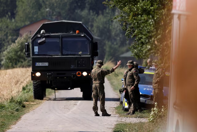 Soldiers stand guard near the site a Russian drone is believed to have fallen after intrusions into Polish airspace, in Czesniki, Poland September 10, 2025. Agencja Wyborcza.pl/Patryk Ogorzalek/via REUTERS