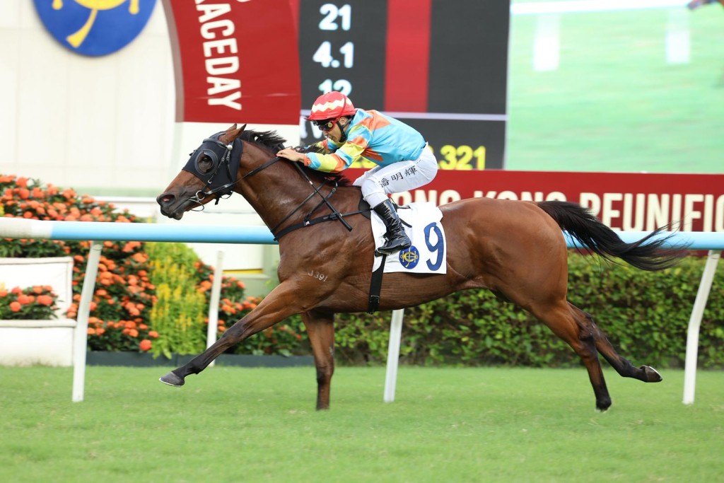 Ka Ying Attack leads the way in the Class 2 Hong Kong Reunification Cup under Matthew Poon. Sing Tao.