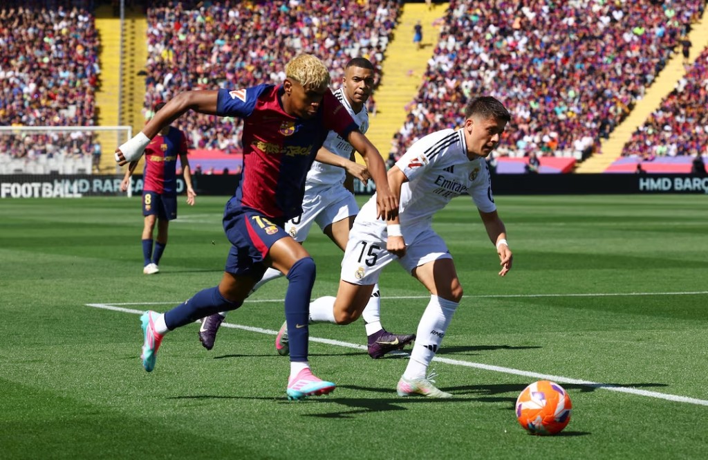 FC Barcelona's Lamine Yamal in action with Real Madrid's Arda Guler. (Reuters)