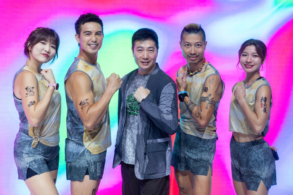 Gary Tsang, designer of ARTY:ACTIVE, with models.